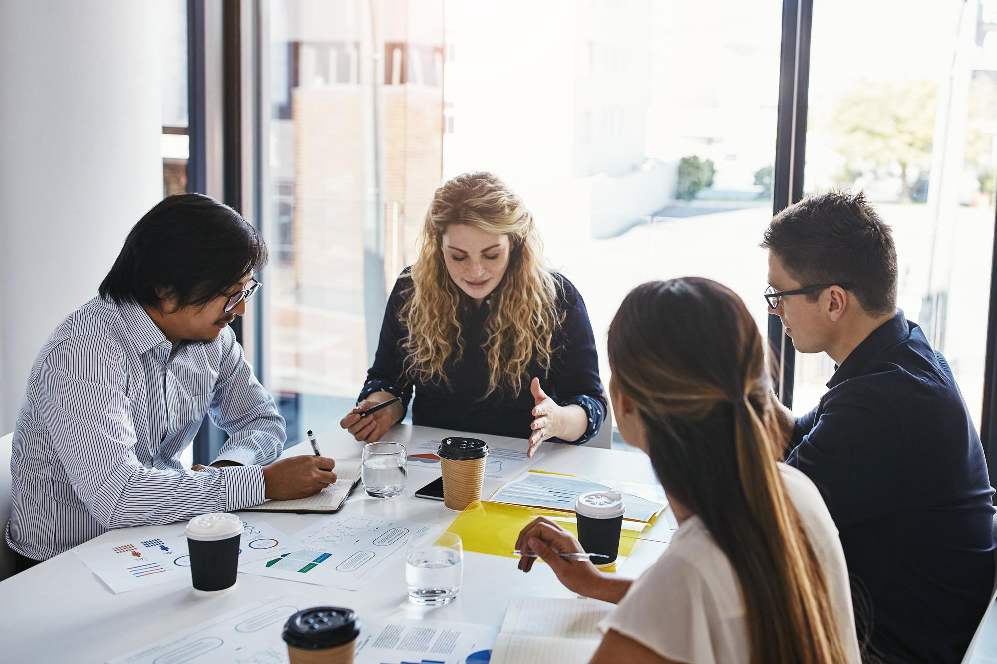 Transformação digital em negócios: análise de dados e implementação de soluções inovadoras